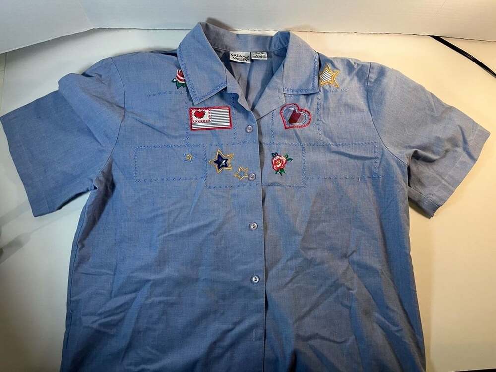 Napa Valley Short Sleeve Button Up Shirt Size L Blue Embroidered Patches